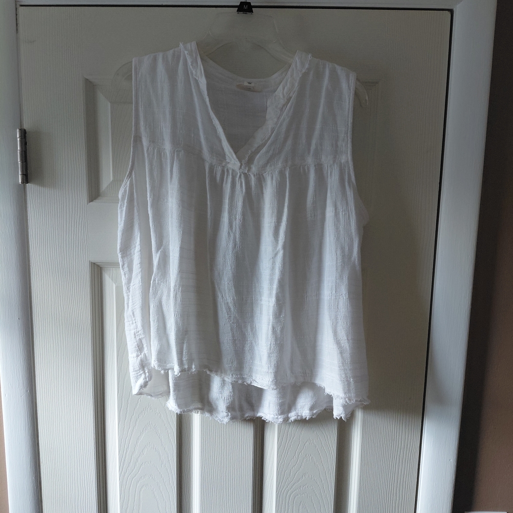 a.n.a White Sleeveless Blouse